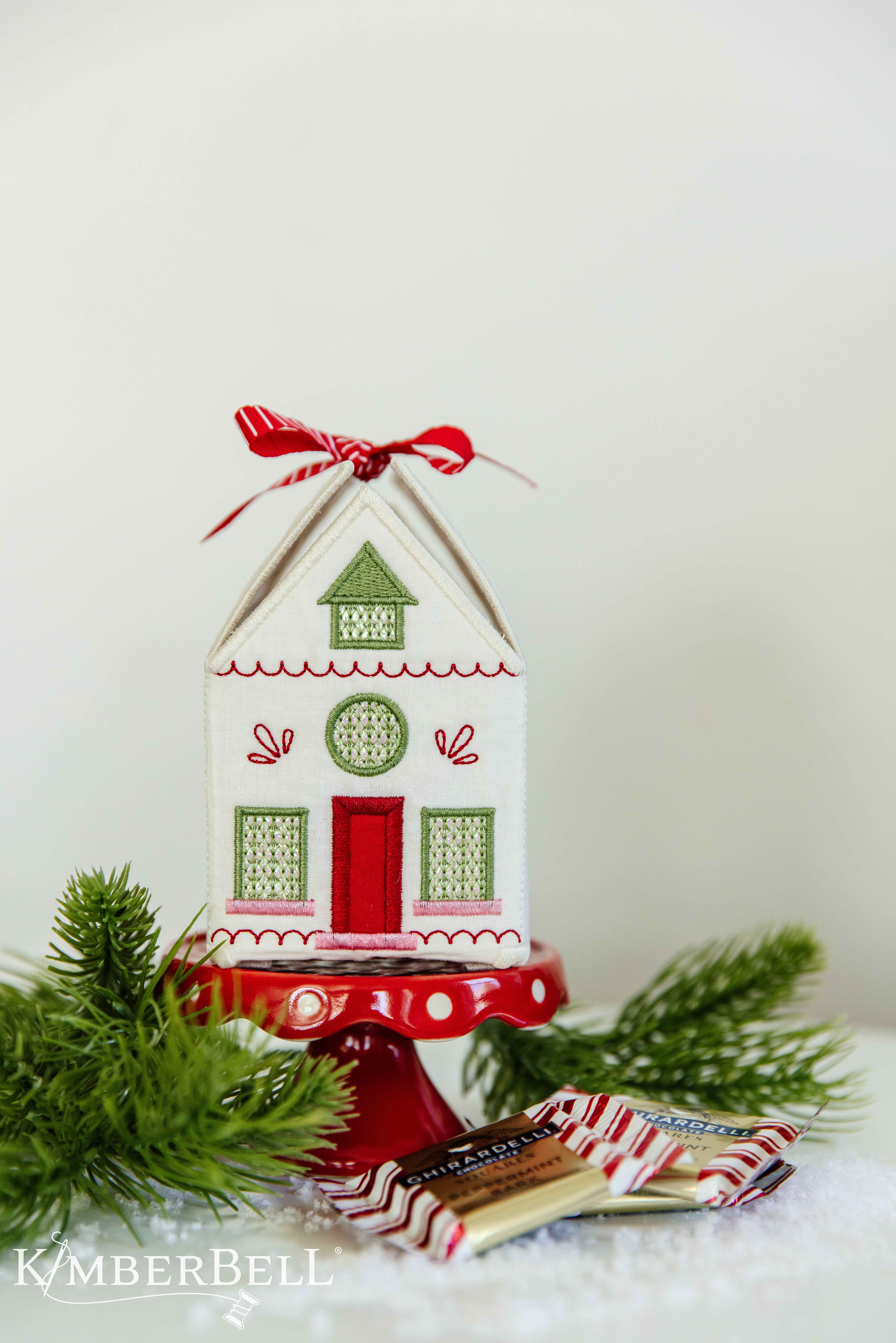 KDDE202-12-Christmas-House-Gift-Box-Highres (8)